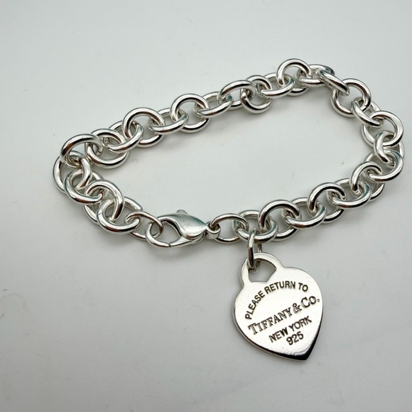 Tiffany & Co. Jewelry - Tiffany & Co. 8.5” approx medium heart rtt charm bracelet in sterling silver